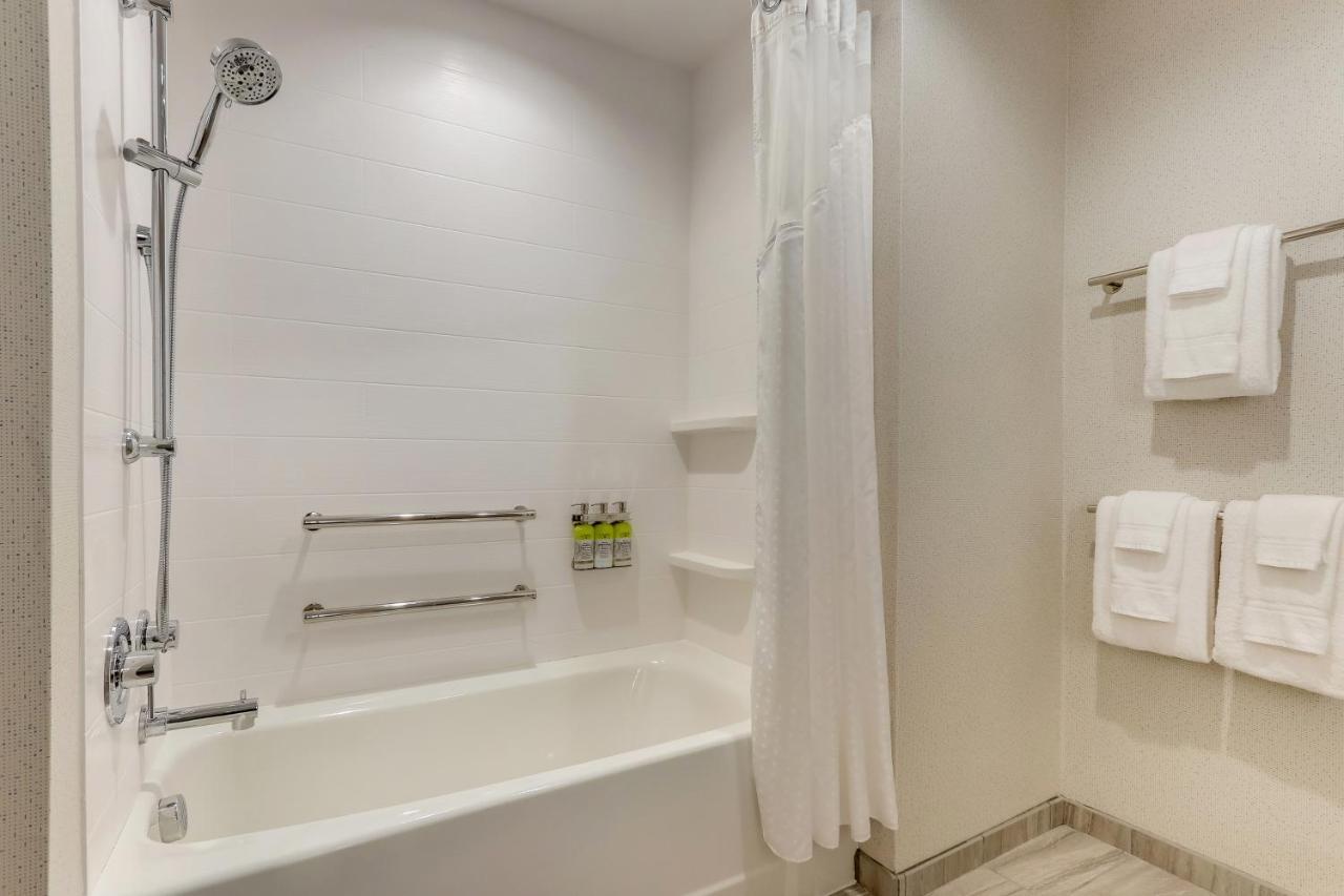 Holiday Inn Express - Wilmington - Porters Neck By Ihg Экстерьер фото